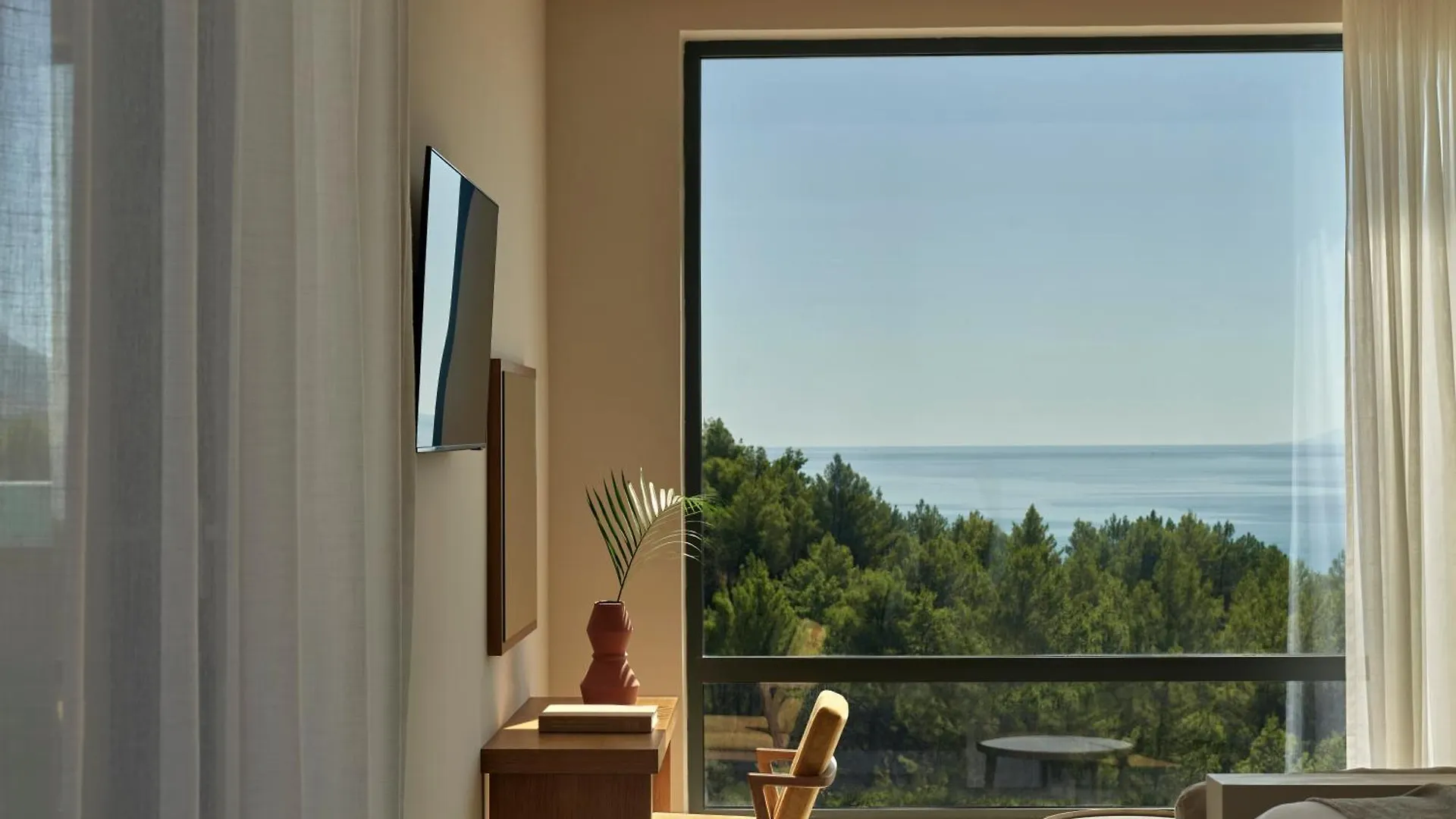 Hotel Celestial All Suites Afrato